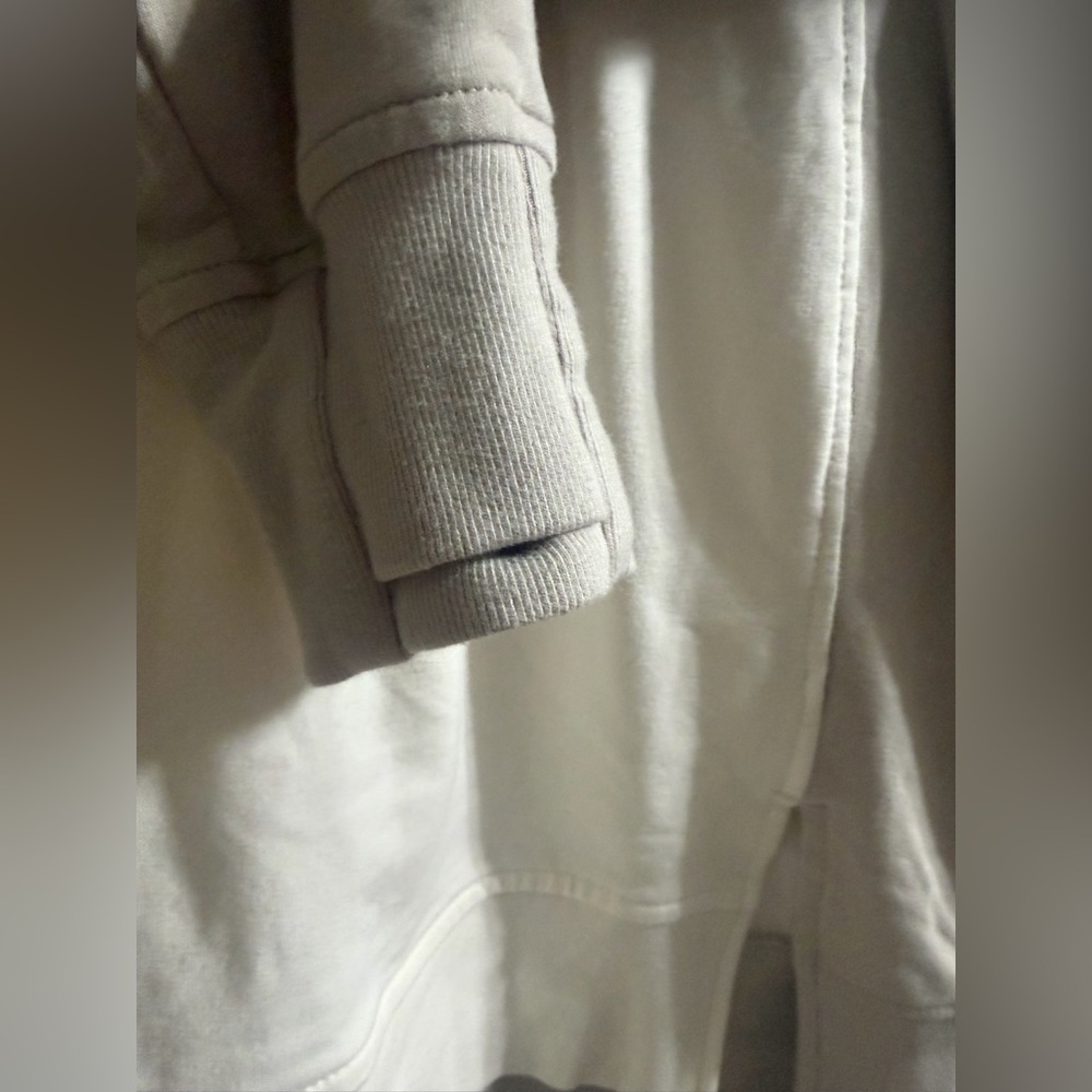 Athleta Beige and Cream Sweatshirt - Picture 4 of 6